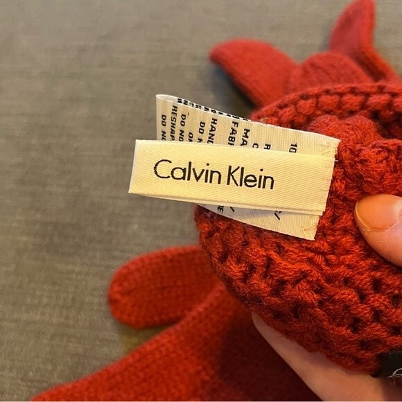 Calvin Klein Red Knit Gloves - Picture 5 of 5